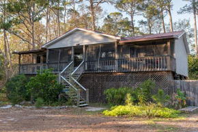 Beach BOHO - PET FRIENDLY! Prime location close to the bird sanctuary, bike path, Billy Goat Hole Boat launch as well as the Mobile Bay ferry! apts